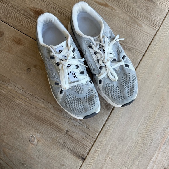 On Running cloud eclipse - Picture 2 of 7